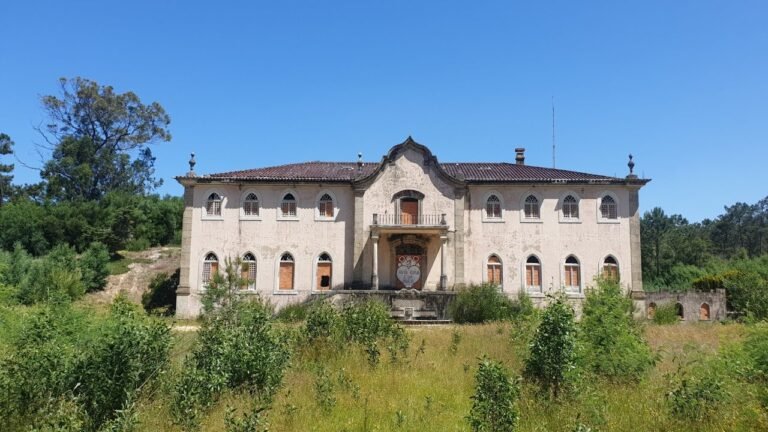 Abandoned House Palace for sale in Portugal for Restoration 1km from the beach, 1.200.000€