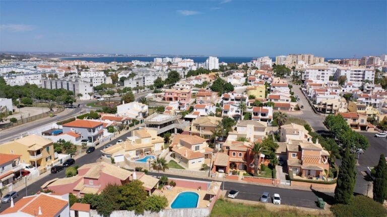 A beautifully maintained 3 bedroom villa set in a residential area of Lagos, Algarve, Portugal.