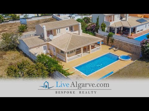 Classy T4 Pool Villa in Montinhos da Luz, Lagos