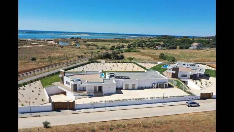 Fantastic contemporary 6 bedroom villa close to the sea, in Vale da Lama, Algarve, Portugal