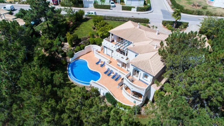 Spacious and tranquil 4 bed frontline golf villa – PortugalProperty.com – PP2948