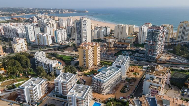 BHHSPP Presents – Modern Apartments, Praia Da Rocha, 5 Mins From Beach – PP4273