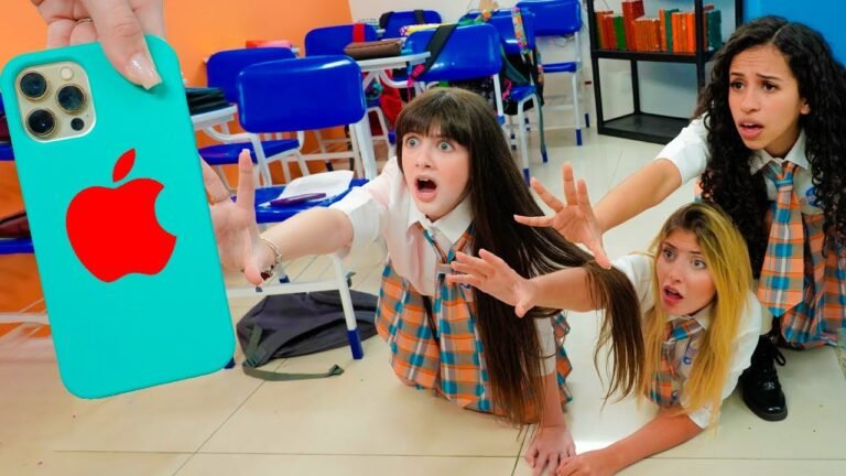 MENINAS USARAM O CELULAR DENTRO DA SALA DE AULA E SE DERAM MAL !!! MENINAS USARAM O CELULAR DENTRO DA SALA DE AULA E SE DERAM MAL !!!