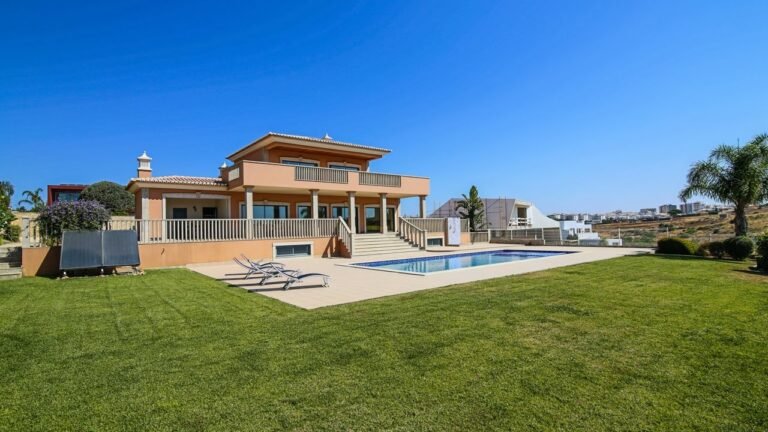 Magnificent Villa with pool at Porto de Mós – PortugalProperty.com – PP2619