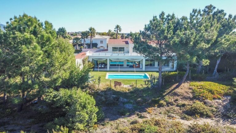 Modern Family Villa in Quinta da Marinha – PortugalProperty.com – PP3101