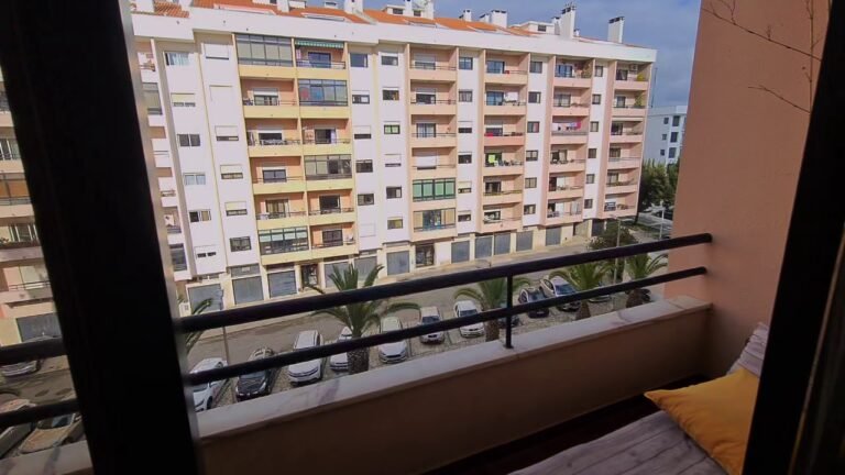 T2 no Buzano, Parede. Com vista mar.Completo.For rent.