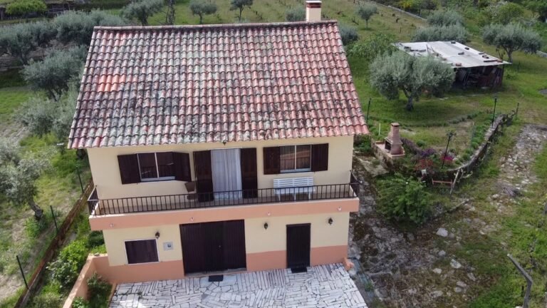 3 Bedroom house + 6500sqm land in central south of Portugal / € 135.000 3 Bedroom house + 6500sqm land in central south of Portugal / € 135.000