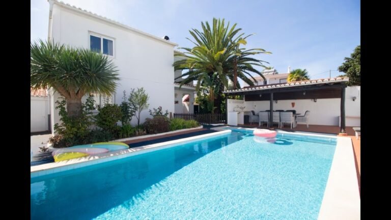 A 3 Bedroom detached villa with a large pool located in the quiet village of Almádena, Portugal.