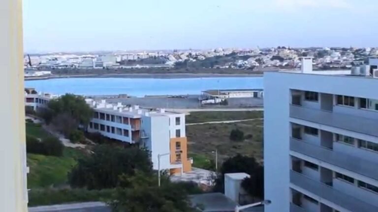 Algarve Property .com, Portugal – Two bedroom apartment near the marina in Portimão, Algarve