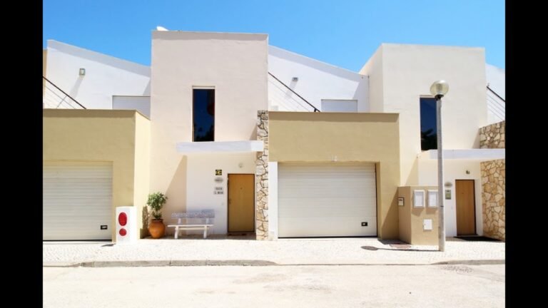 Beautiful 3 bedroom townhouse, located in a calm residential neighbourhood near Alvor, Portugal