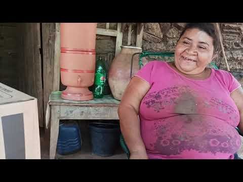 DONA GRAÇA SE EMOCIONA A RECEBER UMA GRANDE PRESENTE