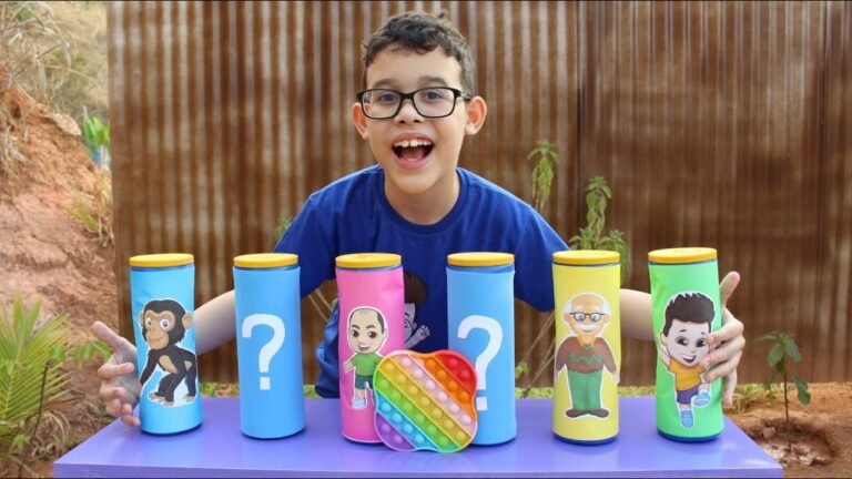 LUCAS E PAPAI BRINCAM COM OS POTES MÁGICOS LUCAS E PAPAI BRINCAM COM OS POTES MÁGICOS
