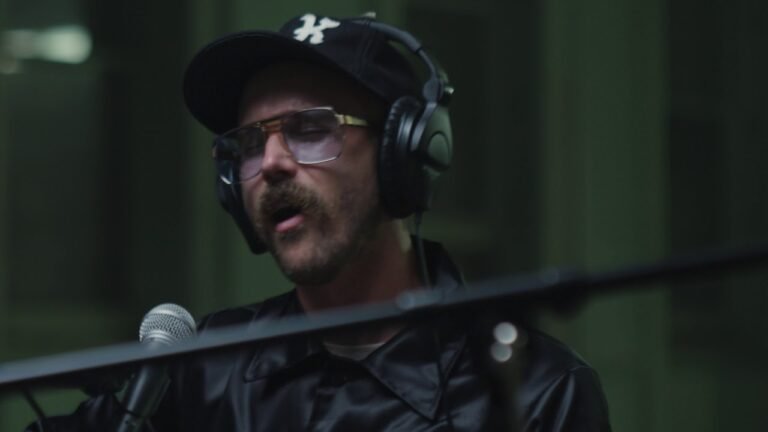 Portugal. The Man – Feel It Still (Live/Stripped Session)