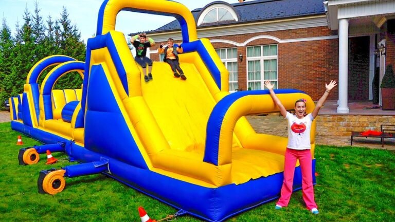 Vlad and Niki want to be strong with Inflatable obstacle course