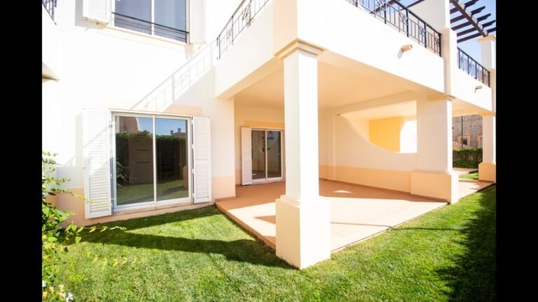 A 2 bedroom townhouse offers a private garden and is set in a Resort in Salema, Portugal