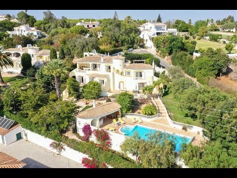 A beautiful four bedroom villa with pool in the most prestigious locations near Lagos, Algarve