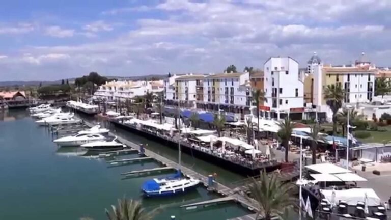 Algarve Property .com, Portugal – Four bedroom apartment directly facing the Marina in Vilamoura