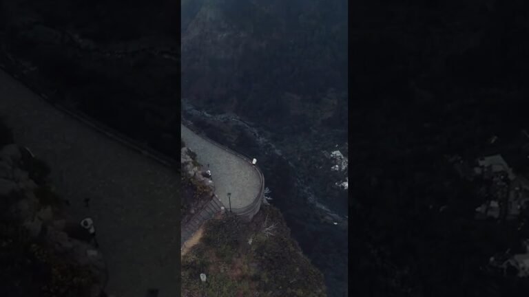 Are you afraid of heights 🤯 Madeira, Portugal 🇵🇹 travel  hike view portugal madeira roadtrip Yout