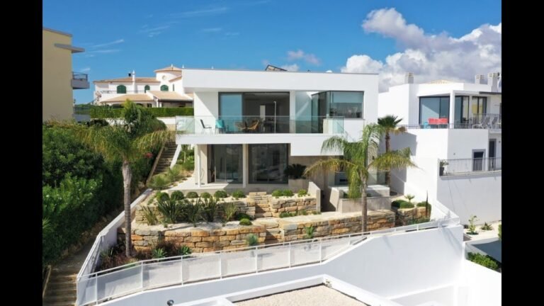 Contemporary 4 bedroom villa with a featured pool, set on a high position of Lagos, Portugal.