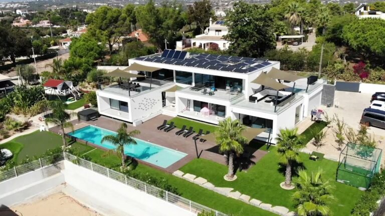 Contemporary villa with pool for sale in Carvoeiro near the beach and town centre, Algarve