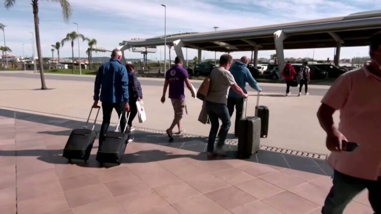 Off to the beach, Britons arrive in Portugal