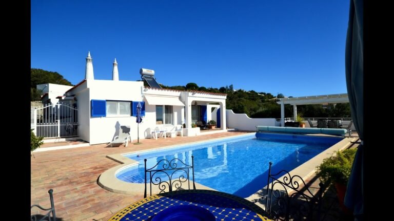 Immaculate sea view villa in quiet location, with sea views.