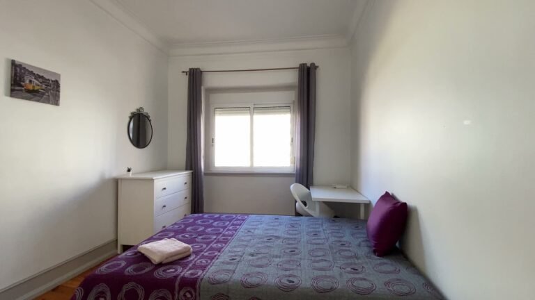 Rooms for rent in 4-bedroom apartment in Areeiro, Lisbon – Spotahome (ref 615437)