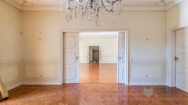 5 Bedrooms Villa in Estoril  Portugal