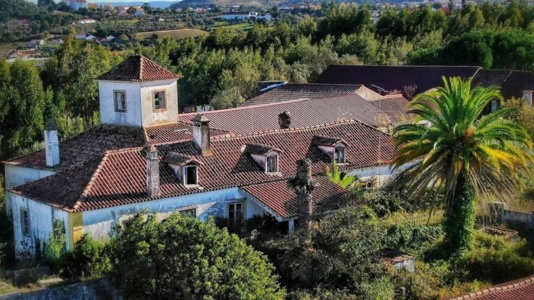 A FAMOUS MUSICIANS ABANDONED HOUSE LEFT UNTOUCHED SINCE THE 80s