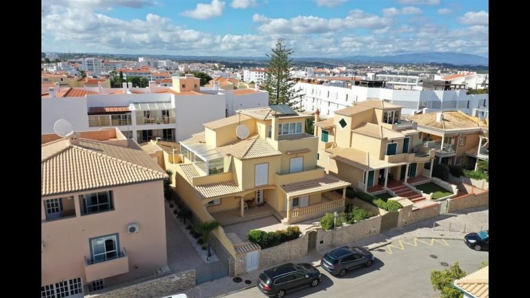 An immaculate 4 + 2 bedroom villa with a closed garage located in Lagos, Algarve, Portugal.