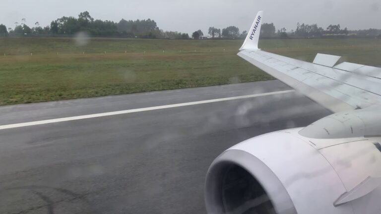 BUTTER Ryanair Landing!!?? — Boeing 737-800 Rainy Landing Porto, Portugal