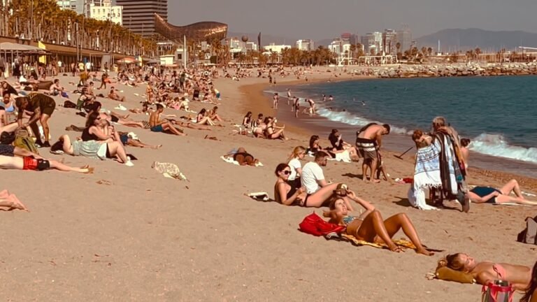 Beach Barceloneta/Barcelona beach walk