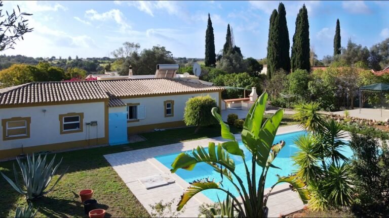 Charming Villa With Guest Annex and Large Swimming Pool for sale in Lagoa, Algarve