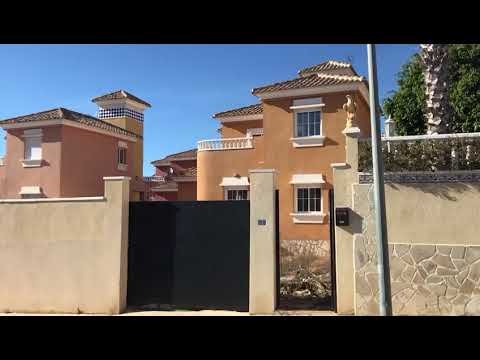 193,000€ But big fat offer welcome, 3 bed 2 bath detached villa in Villamartin, 😁