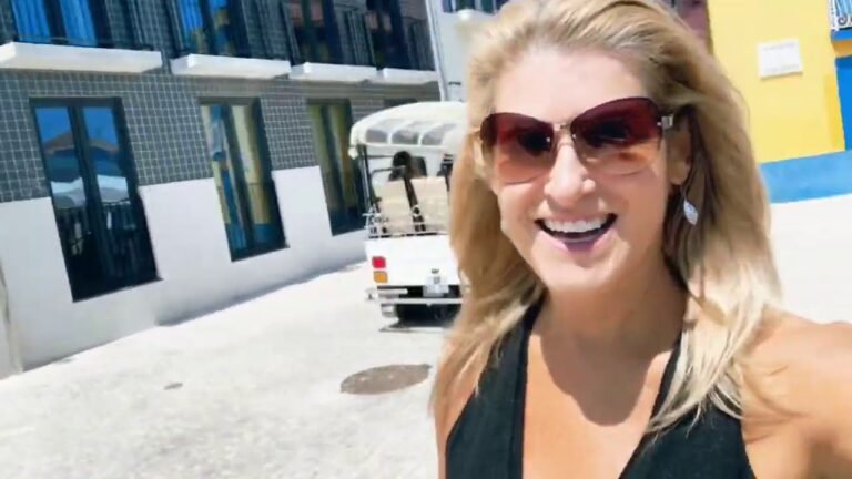 Aveiro, the “Venice of Portugal” updated with striped houses of the “Costa Novo”. Portugal travel