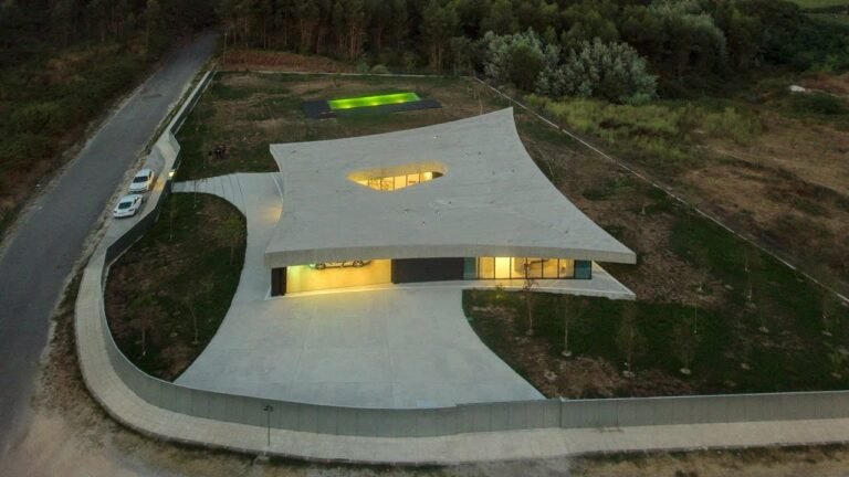 Cabo de Vila House in Paredes, #Portugal by spaceworkers