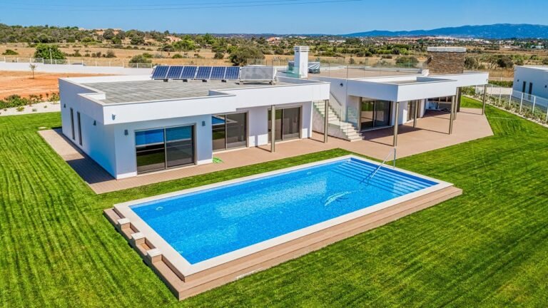 Contemporary style villa for Sale in Meia Praia, Lagos | Casas do Barlavento