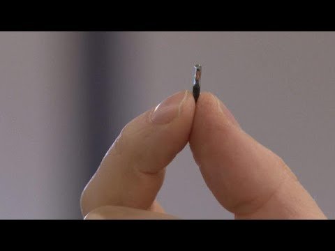 Empresa sueca cria micro-chip para implantar passaporte COVID sob a pele