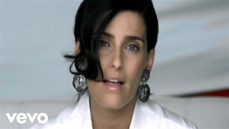 Nelly Furtado – Manos Al Aire (Official Music Video)