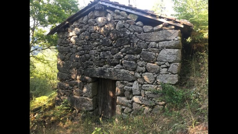 Quinta no Gerês com agua, nascente e Ribeiro / For sale Farm in the North of Portugal with water