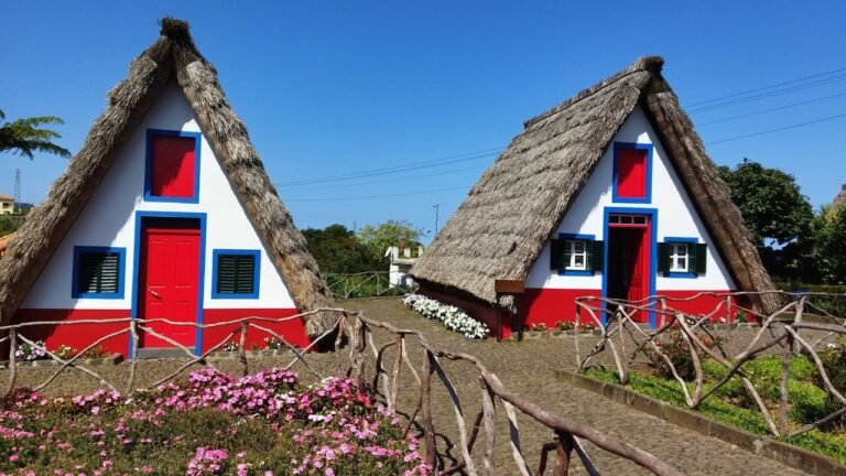 ПУТЕШЕСТВИЕ в САНТАНУ. ДОМИКИ ПАЛЬЕЙРУ (Santana. Traditional House Рalheiro. Madeira. Portugal) ПУТЕШЕСТВИЕ в САНТАНУ. ДОМИКИ ПАЛЬЕЙРУ (Santana. Traditional House Рalheiro. Madeira. Portugal)