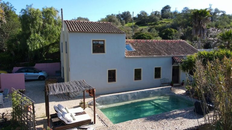 Beautiful Bohemian Farmhouse Located a Short Drive From the Sea for sale in Guia, Algarve