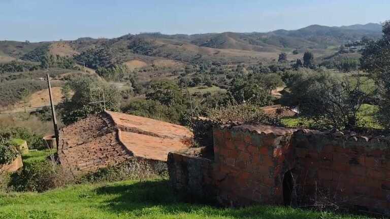 NOW SOLD! NOW SOLD! NOW SOLD!Portuguese Property Portugal Algarve, 105,000m2 with house to renovate.