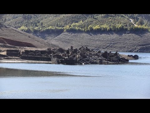 Seca extrema em Portugal faz reaparecer ruínas da aldeia do Vilar