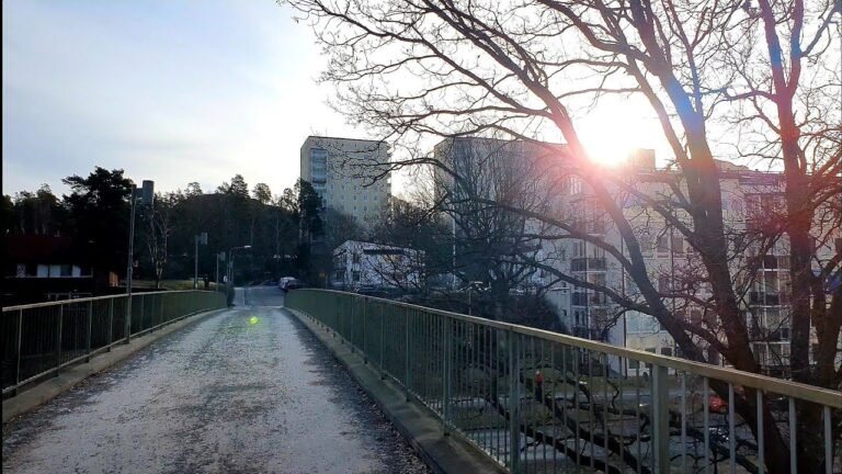 Sweden, Stockholm South side on a Saturday morning : Walking in Farsta Strand #348