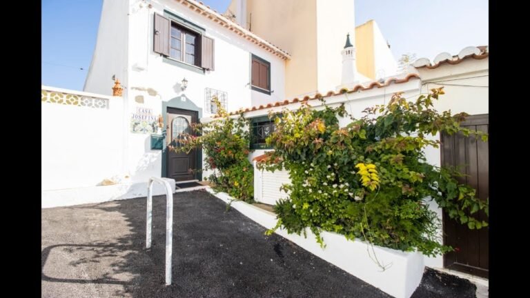 A 3 bedroom townhouse with south facing garden set in the village of Espiche, Lagos, Portugal