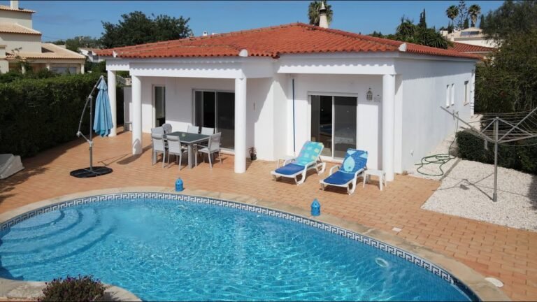 Lovely Detached Villa With Pool and Garage for sale in Mexilhoeira Grande, Algarve