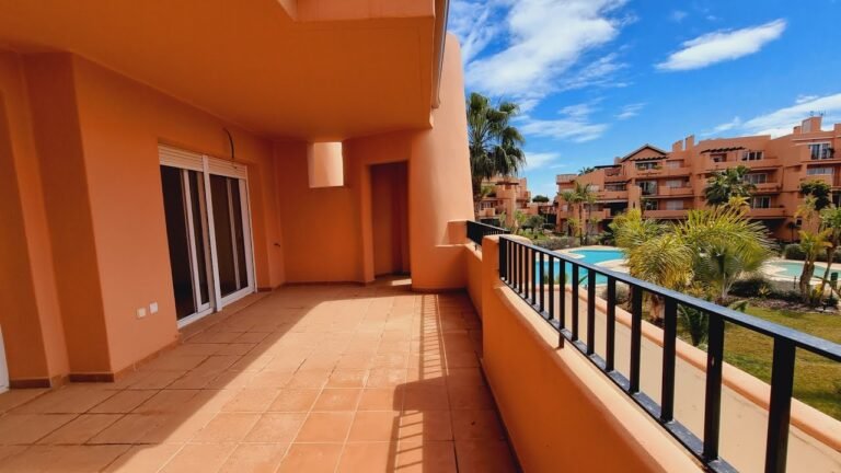 Mar Menor 2 Bed 2 Bath 1st floor with large terrace SE facing over gardens and pool 134,900€ in 4K