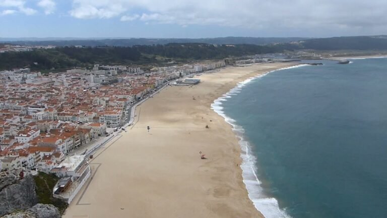 PLAGE DE NAZARÉ – PORTUGAL  #shorts #travel