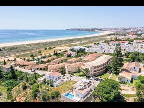 A 1 bedroom duplex apartment just in front of the beautiful beach of Meia Praia, Lagos, Portugal